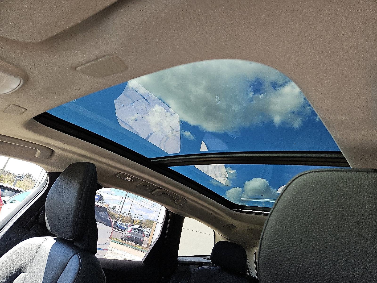 2023 Volvo XC60 B5 AWD Plus Dark Theme