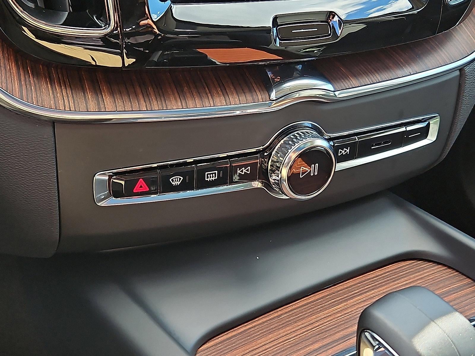 2023 Volvo XC60 B5 AWD Plus Dark Theme