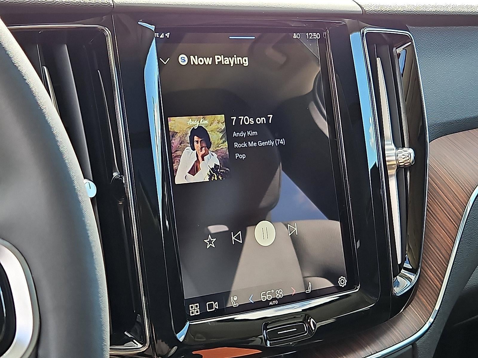 2023 Volvo XC60 B5 AWD Plus Dark Theme