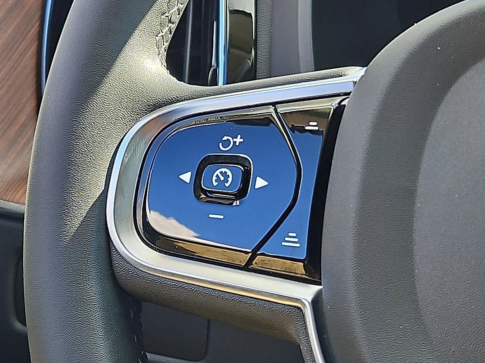 2023 Volvo XC60 B5 AWD Plus Dark Theme