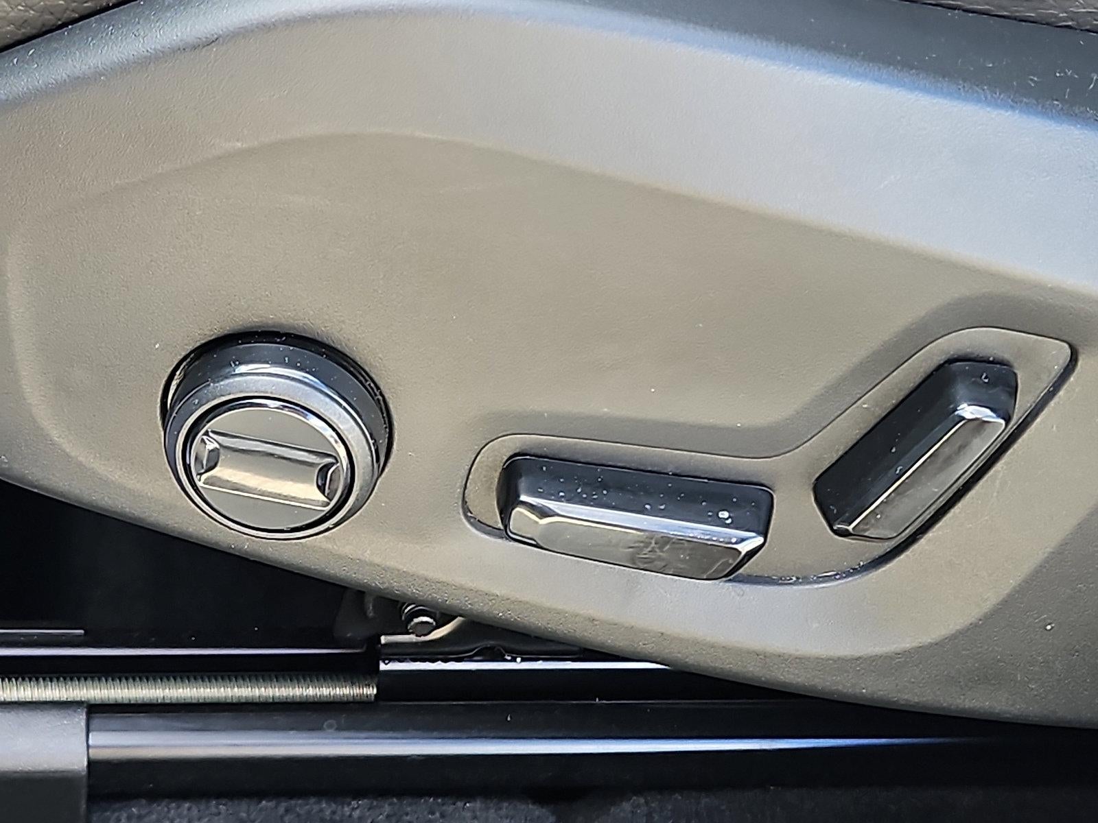 2023 Volvo XC60 B5 AWD Plus Dark Theme