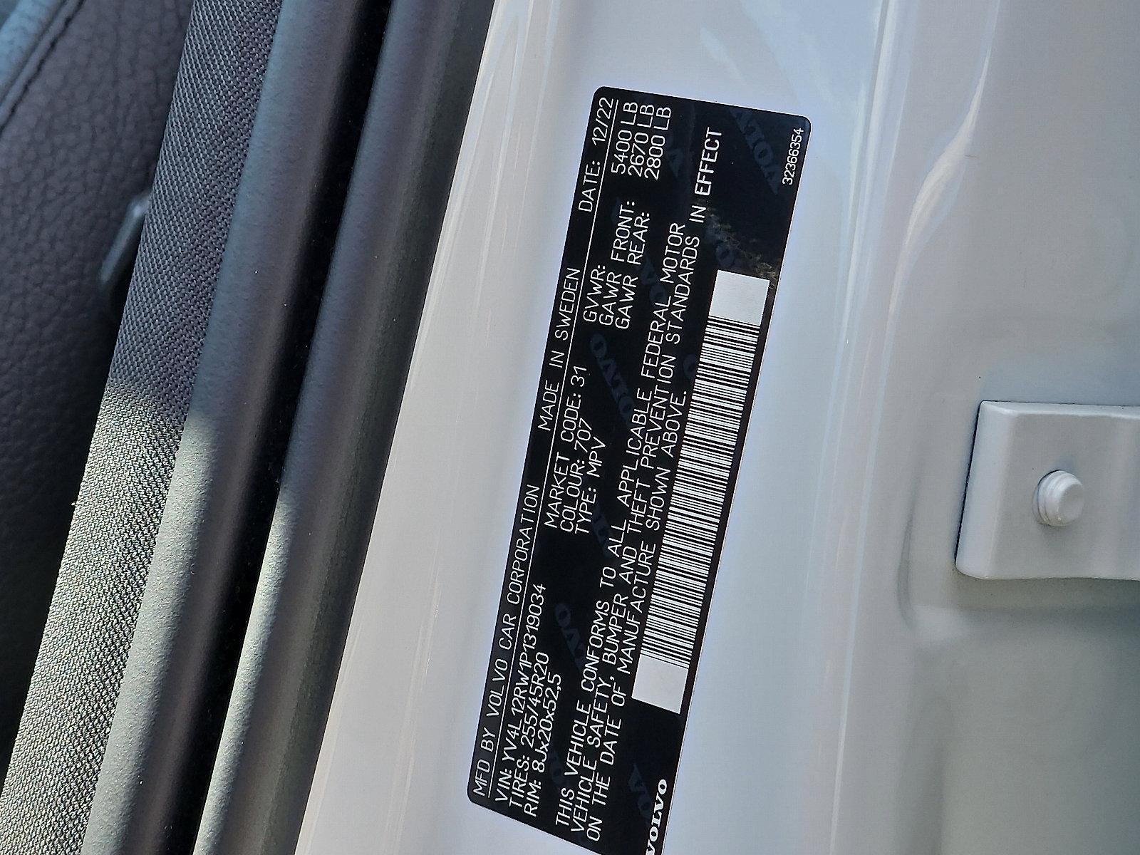 2023 Volvo XC60 B5 AWD Plus Dark Theme