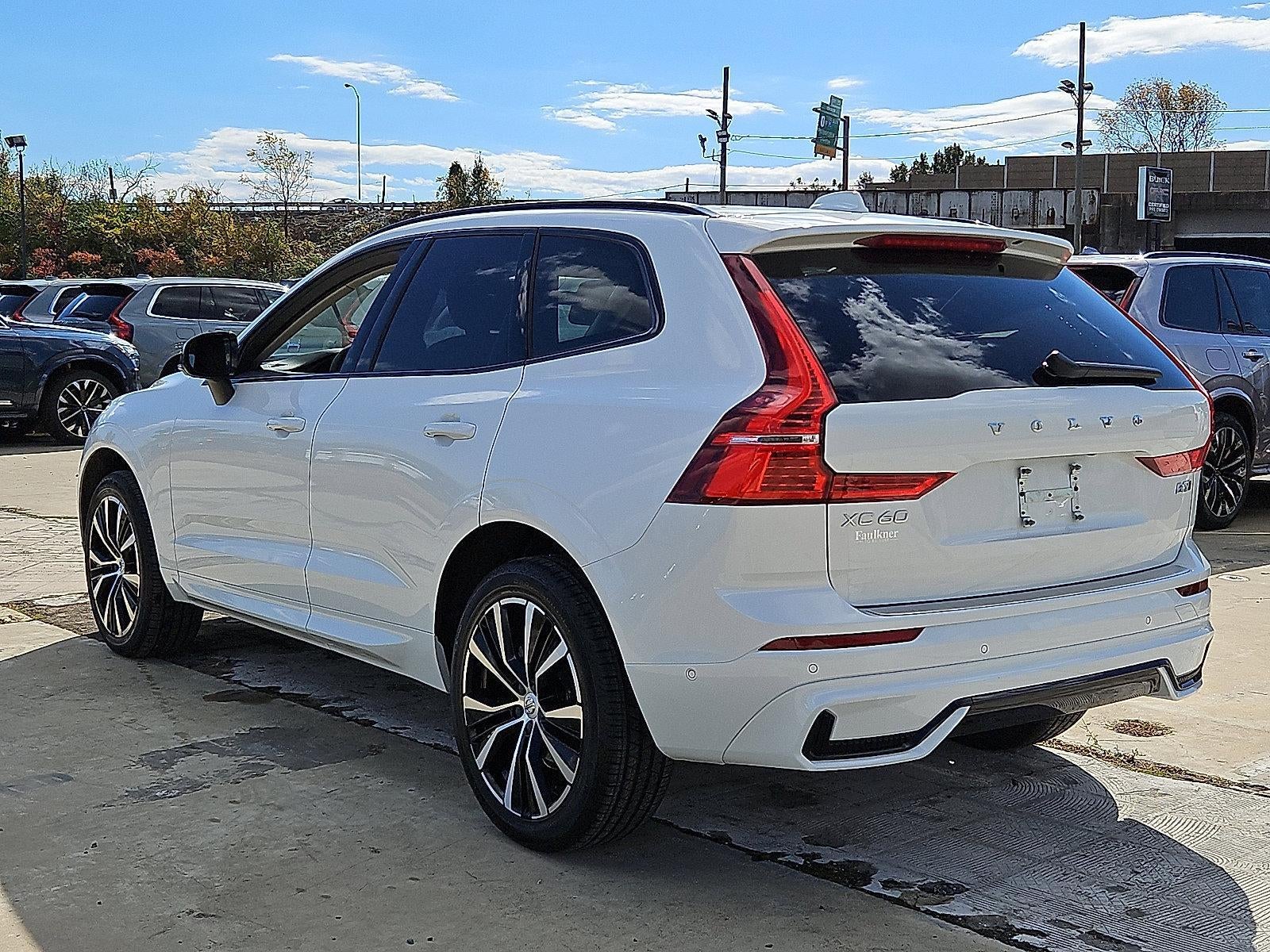 2023 Volvo XC60 B5 AWD Plus Dark Theme