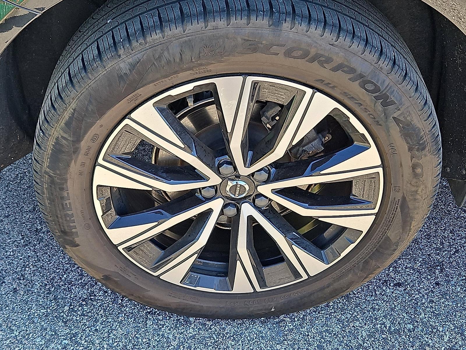2023 Volvo XC60 B5 AWD Plus Dark Theme
