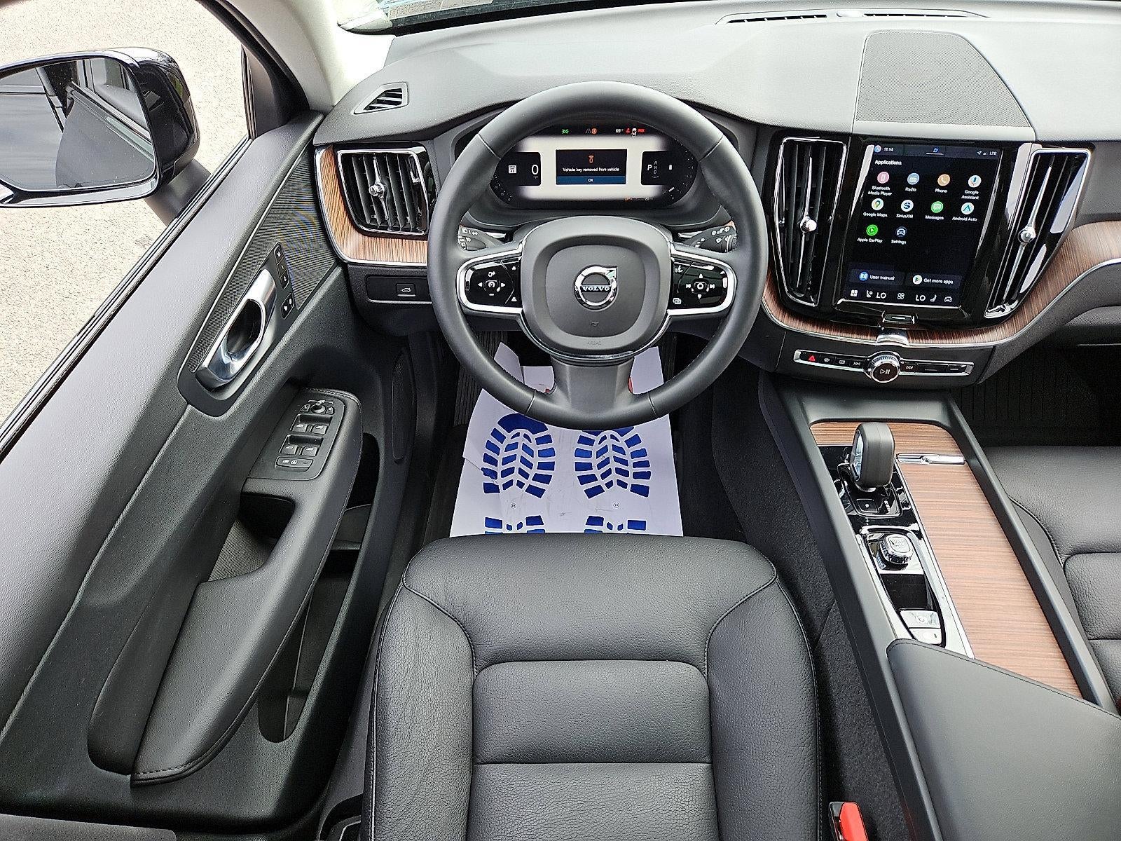 2023 Volvo XC60 B5 AWD Plus Dark Theme