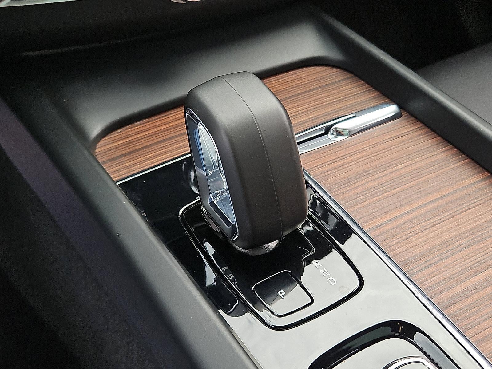 2023 Volvo XC60 B5 AWD Plus Dark Theme