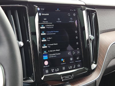 2023 Volvo XC60 B5 AWD Plus Dark Theme