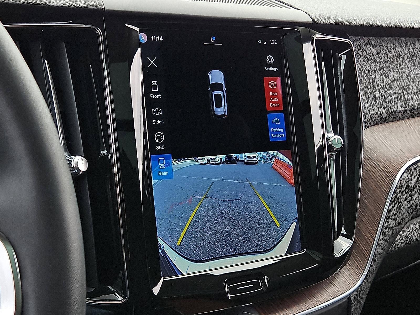 2023 Volvo XC60 B5 AWD Plus Dark Theme