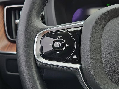 2023 Volvo XC60 B5 AWD Plus Dark Theme