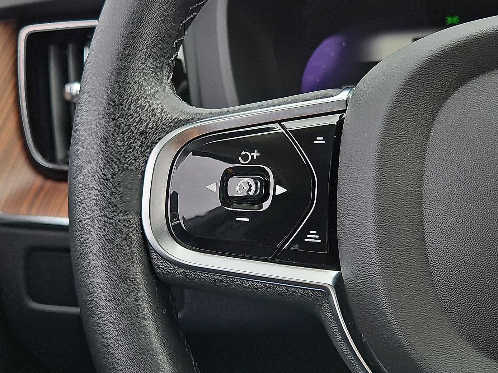 2023 Volvo XC60 B5 AWD Plus Dark Theme