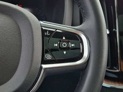 2023 Volvo XC60 B5 AWD Plus Dark Theme