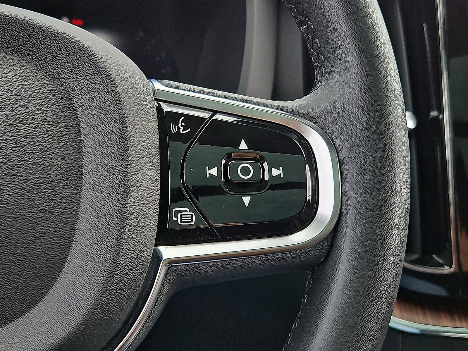 2023 Volvo XC60 B5 AWD Plus Dark Theme