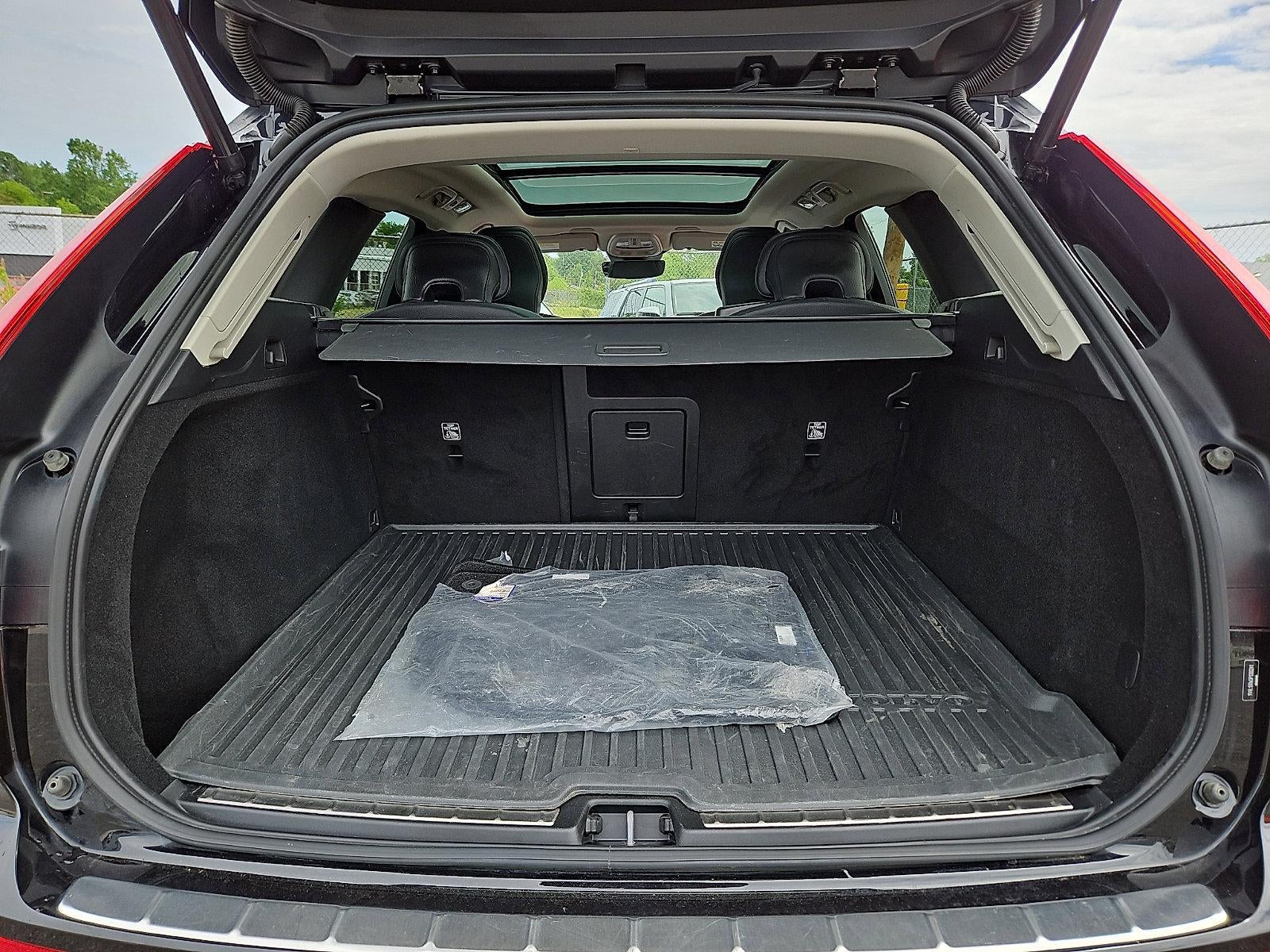 2023 Volvo XC60 B5 AWD Plus Dark Theme