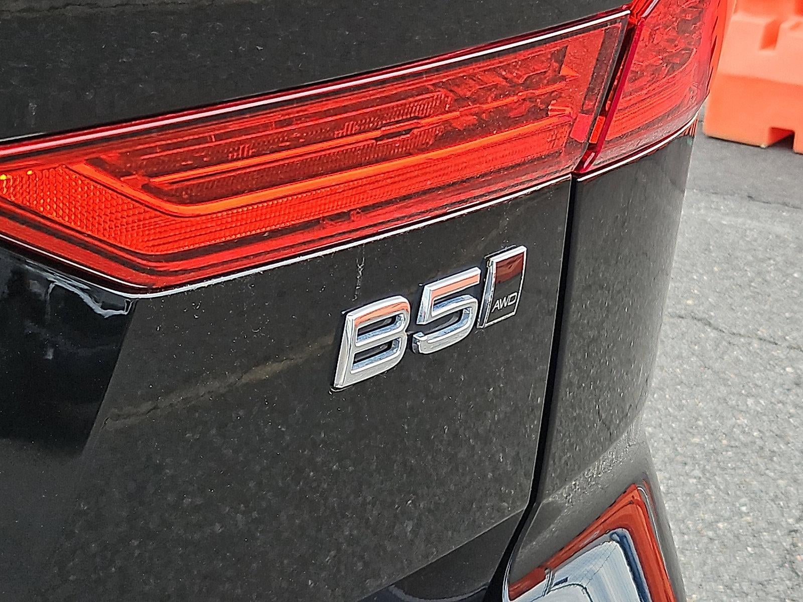 2023 Volvo XC60 B5 AWD Plus Dark Theme