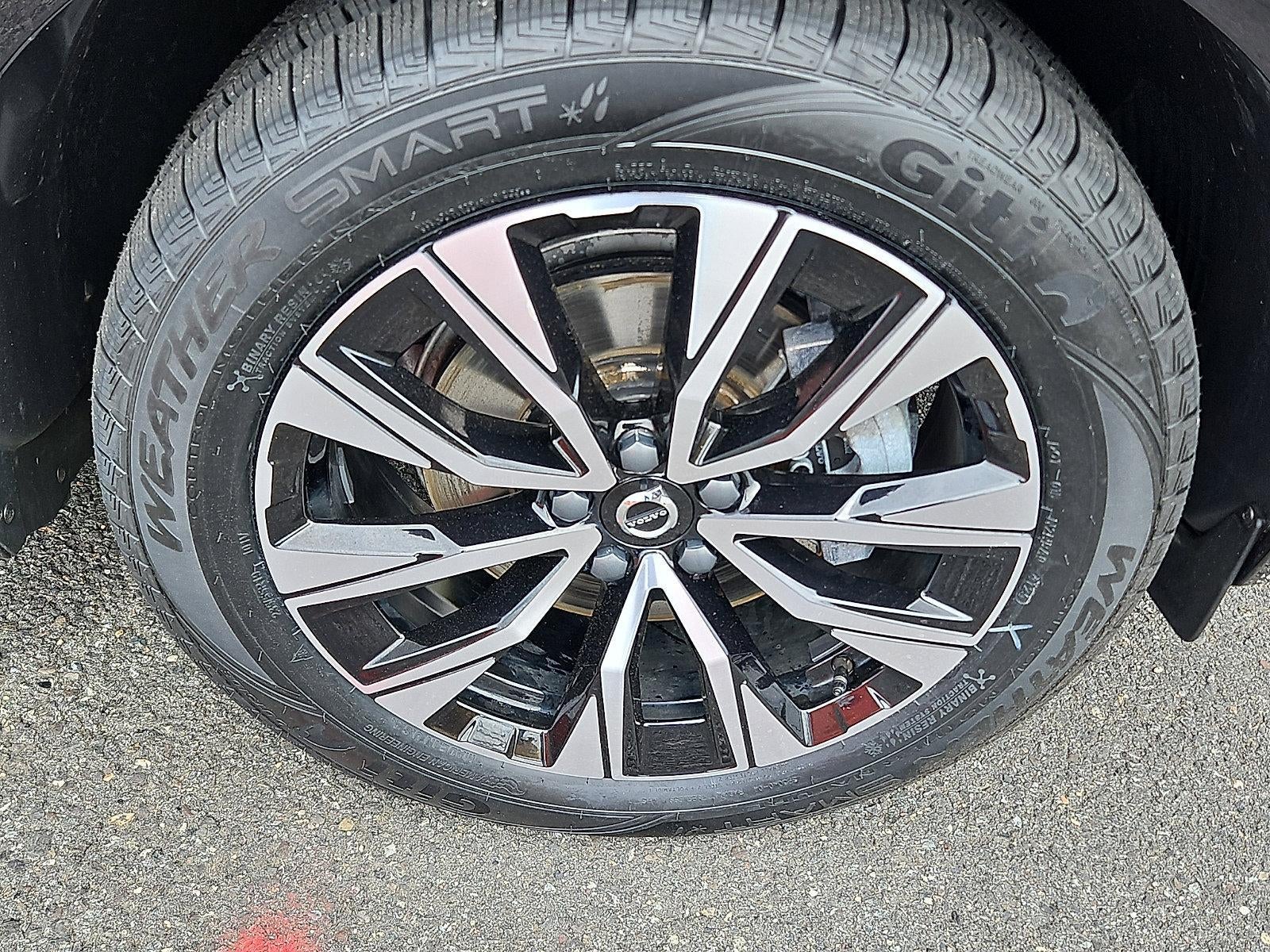 2023 Volvo XC60 B5 AWD Plus Dark Theme