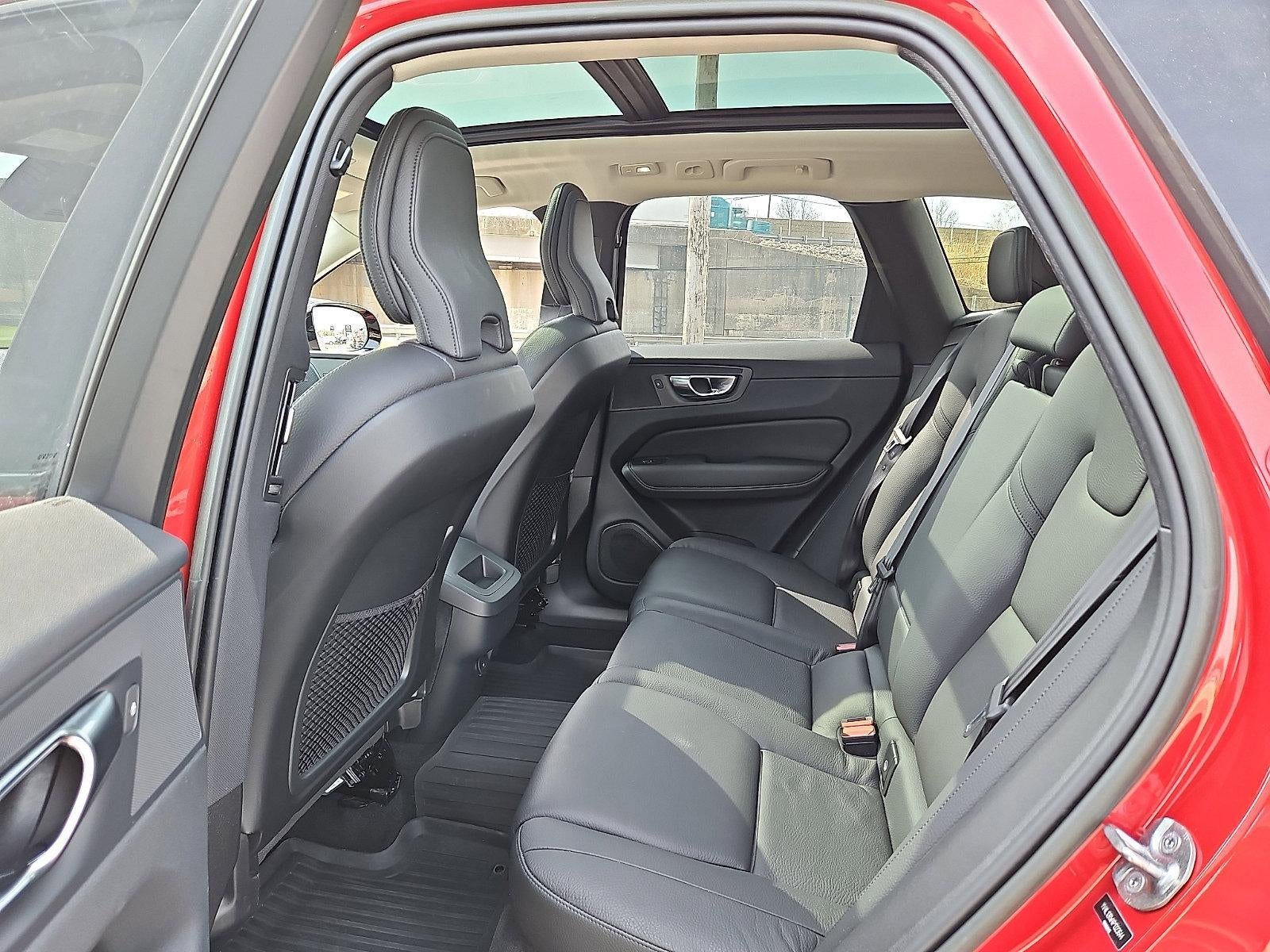 2023 Volvo XC60 B5 AWD Plus Dark Theme