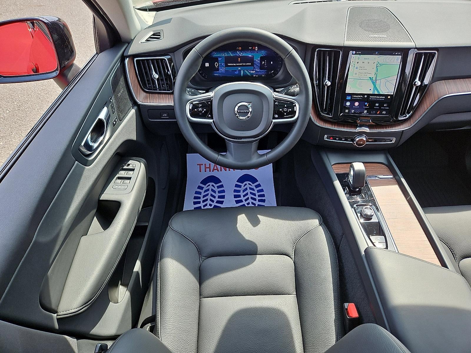 2023 Volvo XC60 B5 AWD Plus Dark Theme