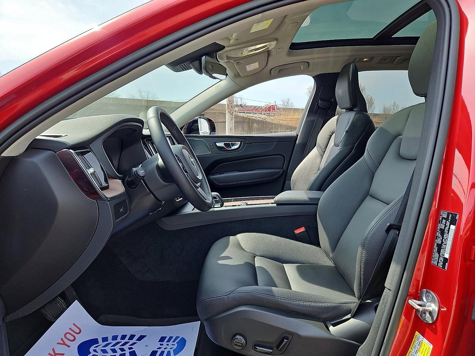 2023 Volvo XC60 B5 AWD Plus Dark Theme