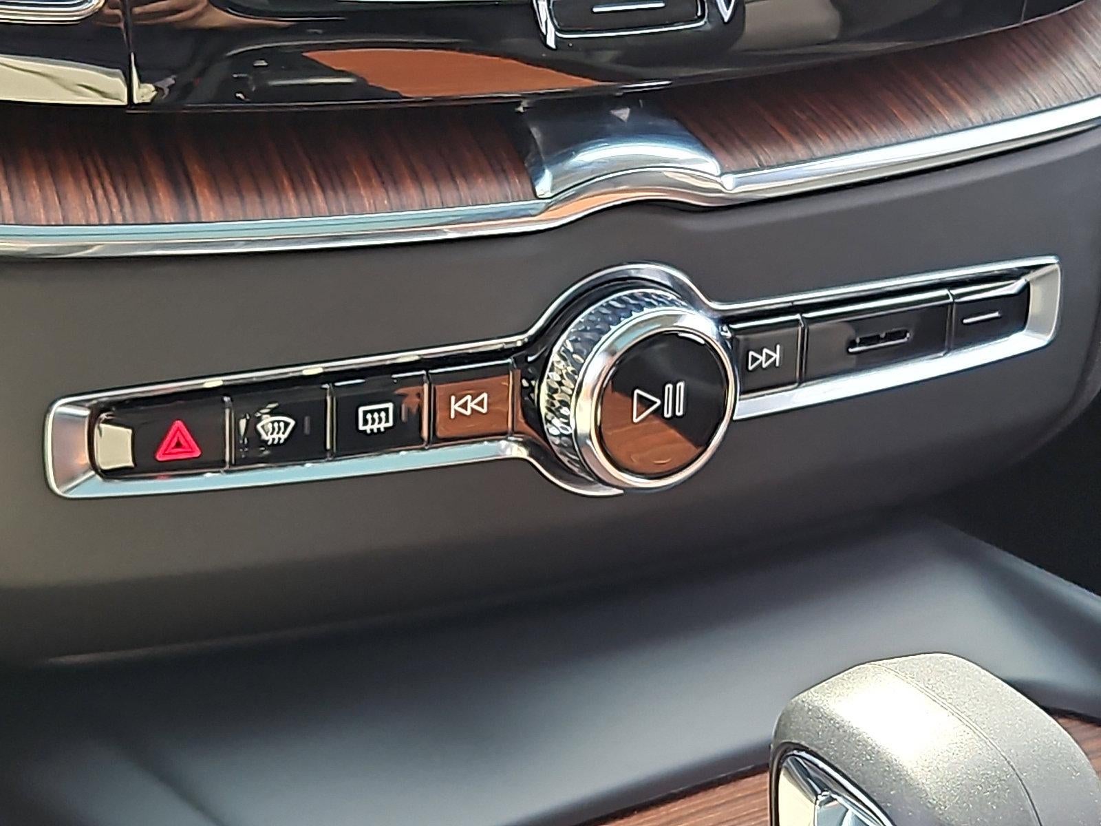 2023 Volvo XC60 B5 AWD Plus Dark Theme