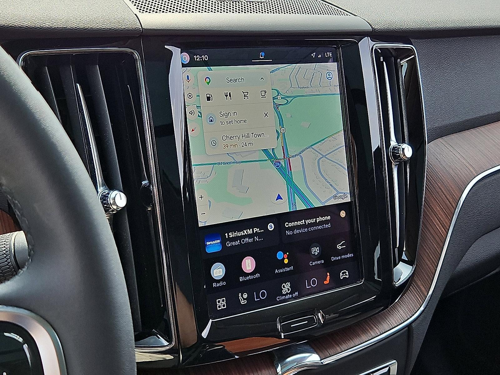 2023 Volvo XC60 B5 AWD Plus Dark Theme