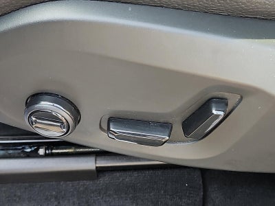 2023 Volvo XC60 B5 AWD Plus Dark Theme
