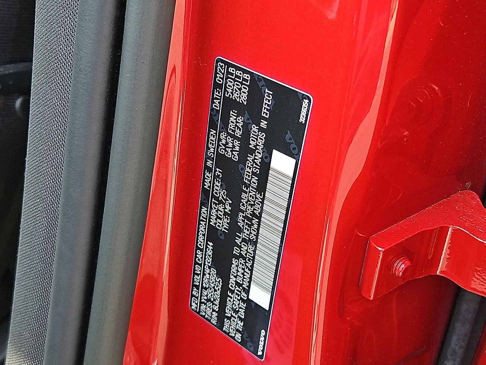 2023 Volvo XC60 B5 AWD Plus Dark Theme