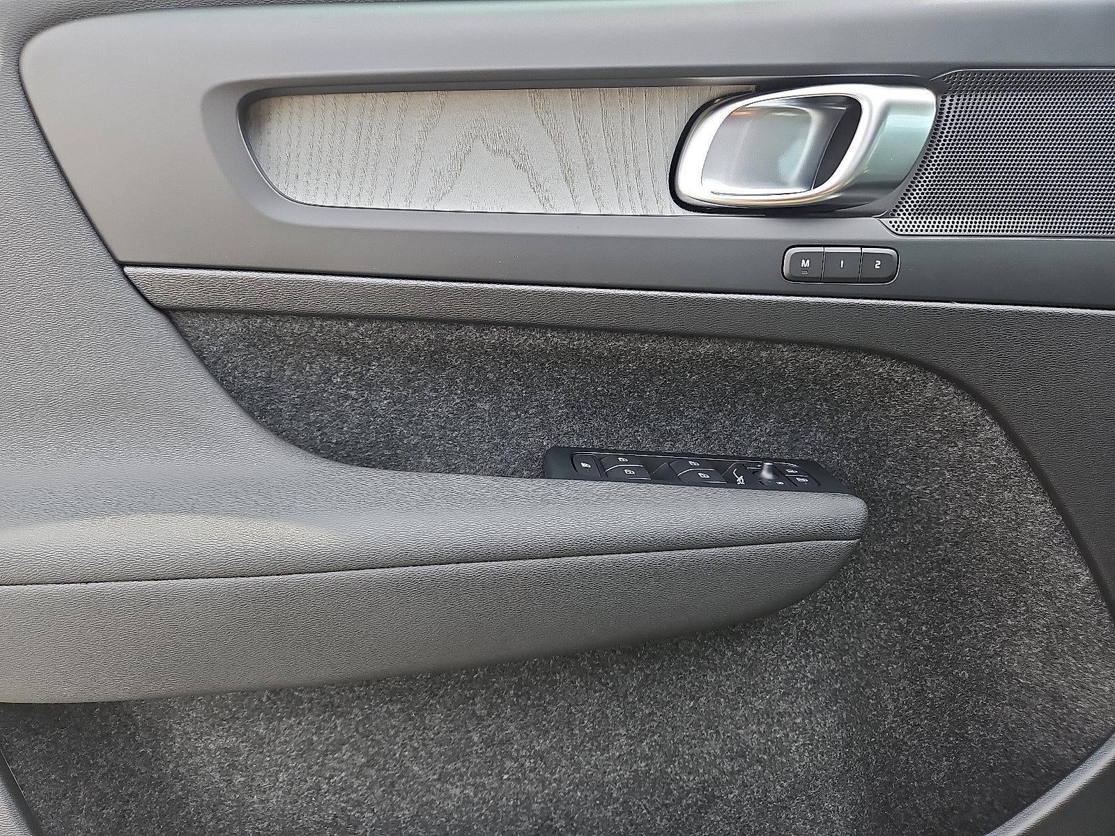 2026 Volvo XC40 B5 AWD Plus