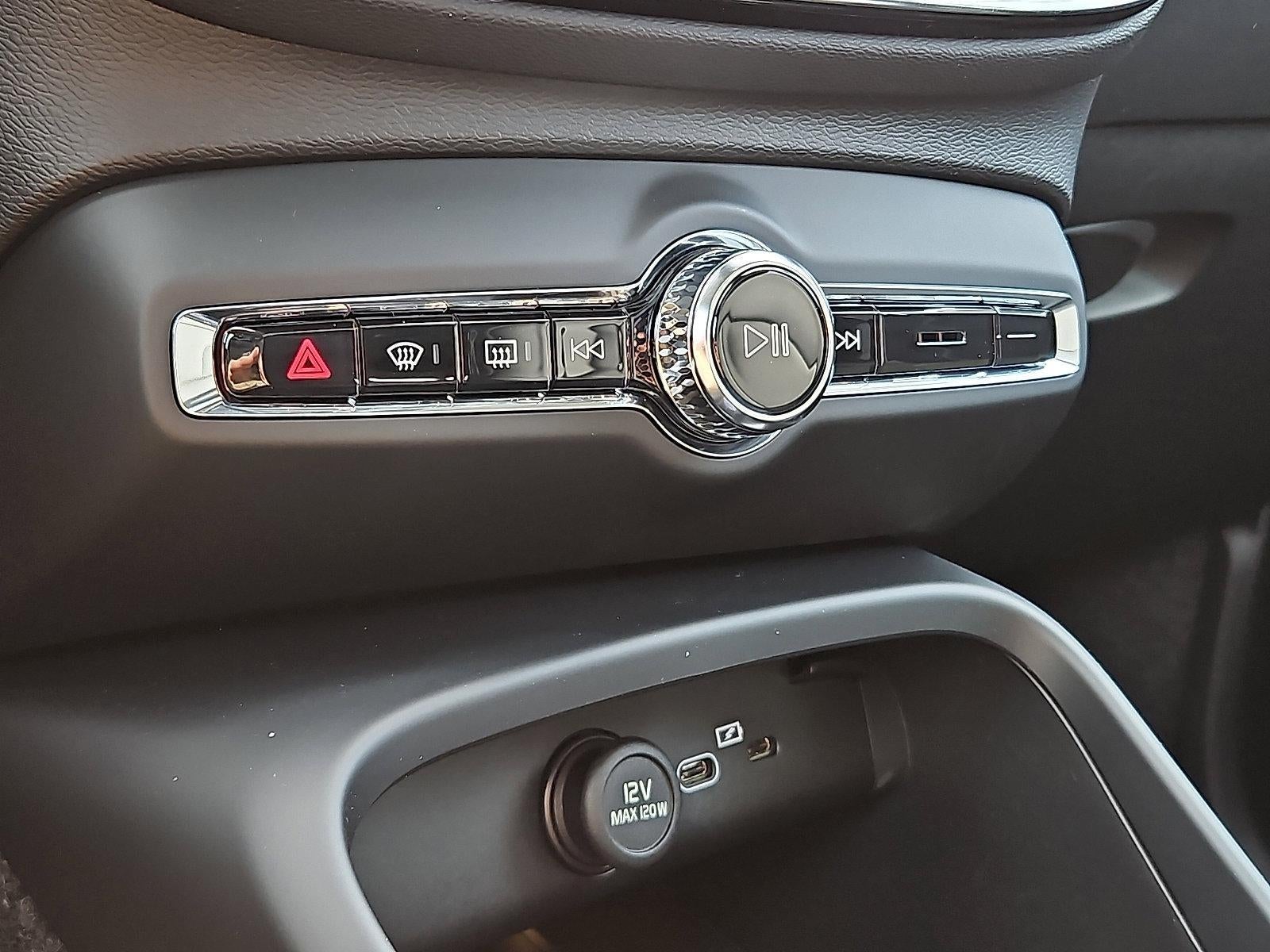 2026 Volvo XC40 B5 AWD Plus