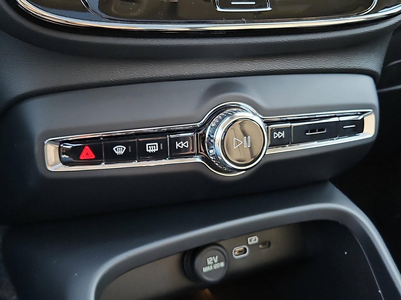 2026 Volvo XC40 B5 AWD Plus