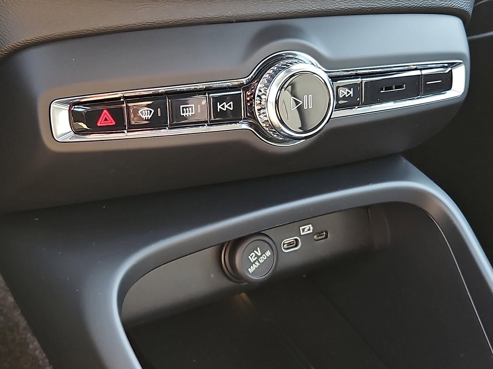 2026 Volvo XC40 B5 AWD Plus