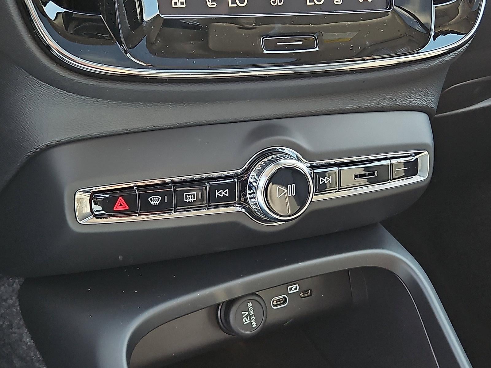 2026 Volvo XC40 B5 AWD Plus