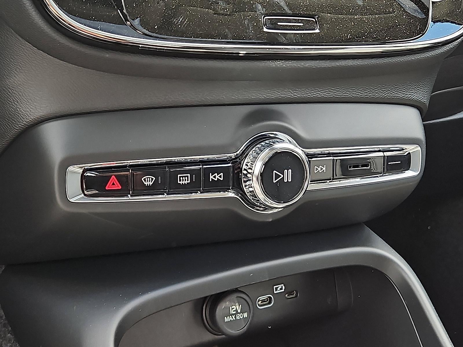 2026 Volvo XC40 B5 AWD Plus