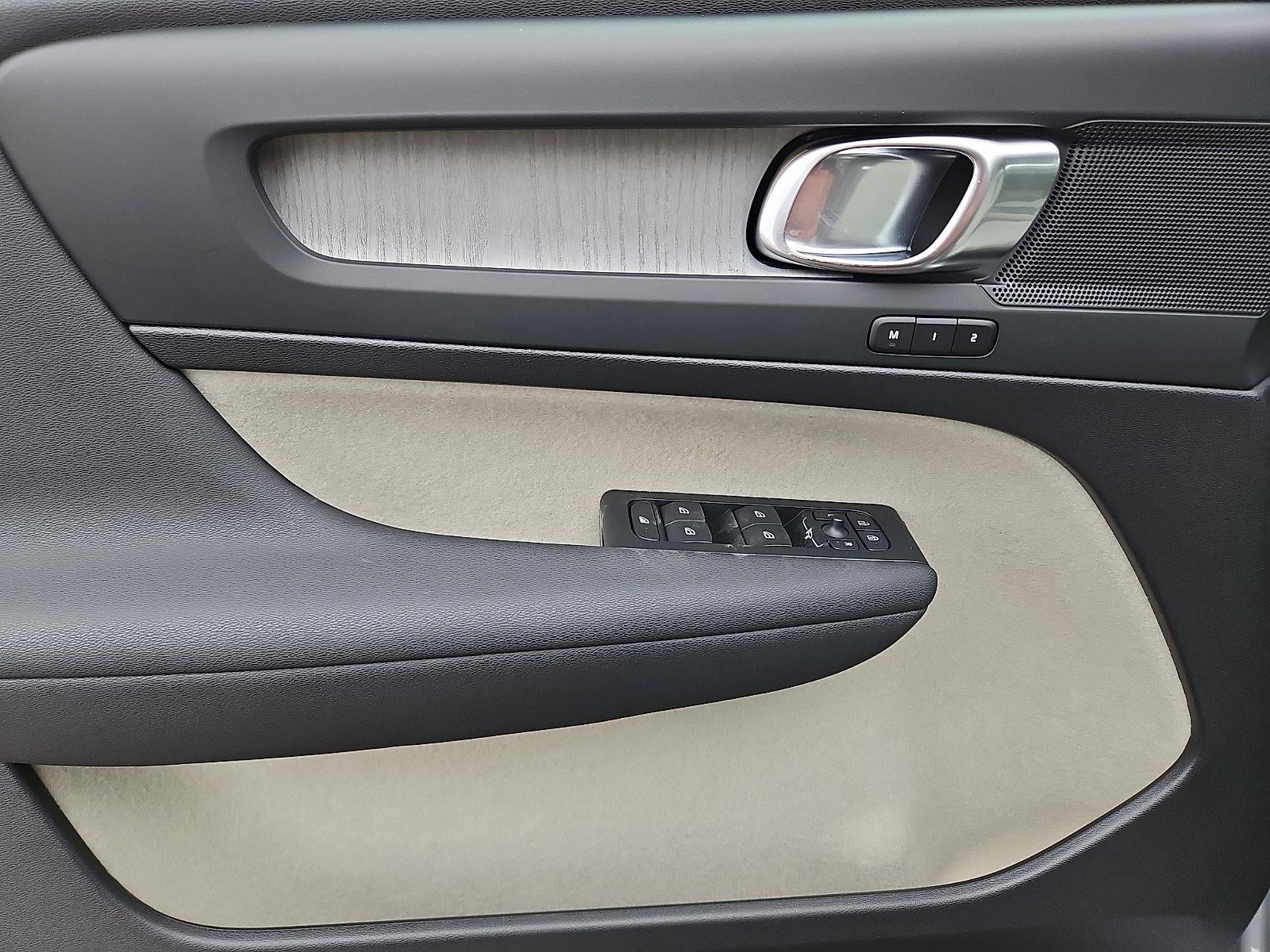 2026 Volvo XC40 B5 AWD Plus