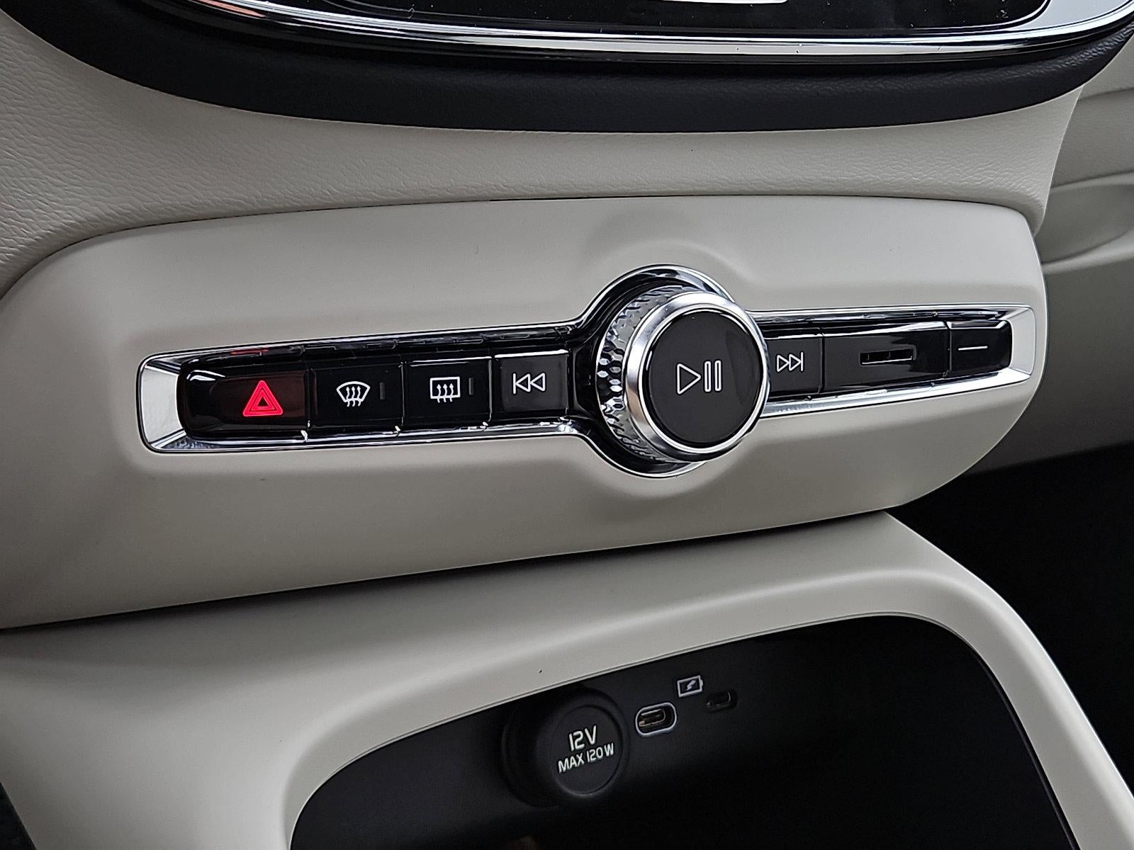 2026 Volvo XC40 B5 AWD Plus