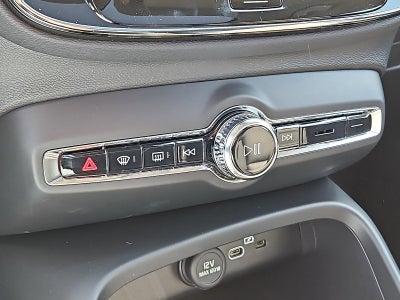 2026 Volvo XC40 B5 AWD Plus