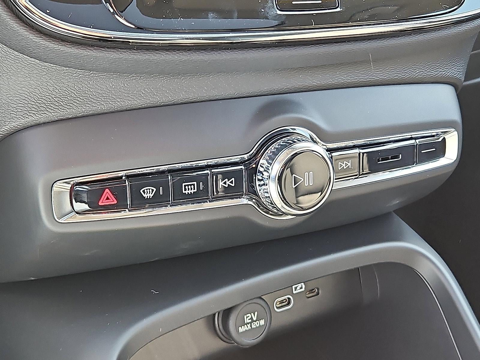 2026 Volvo XC40 B5 AWD Plus