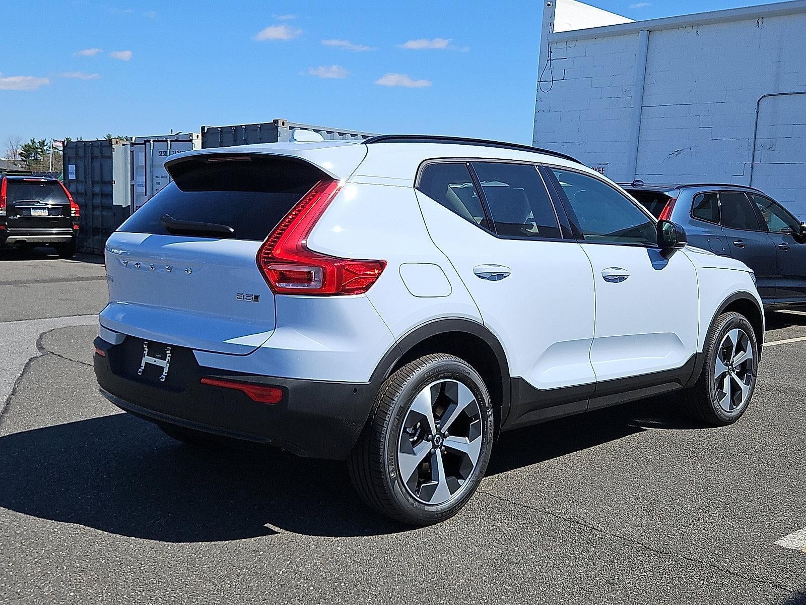 2026 Volvo XC40 B5 AWD Plus