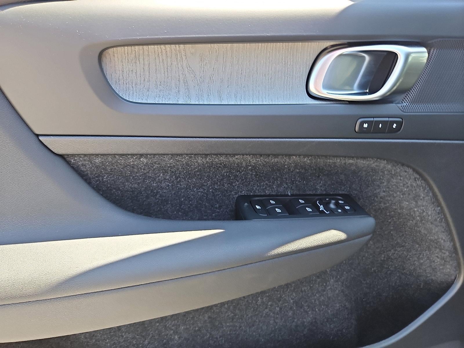 2026 Volvo XC40 B5 AWD Plus