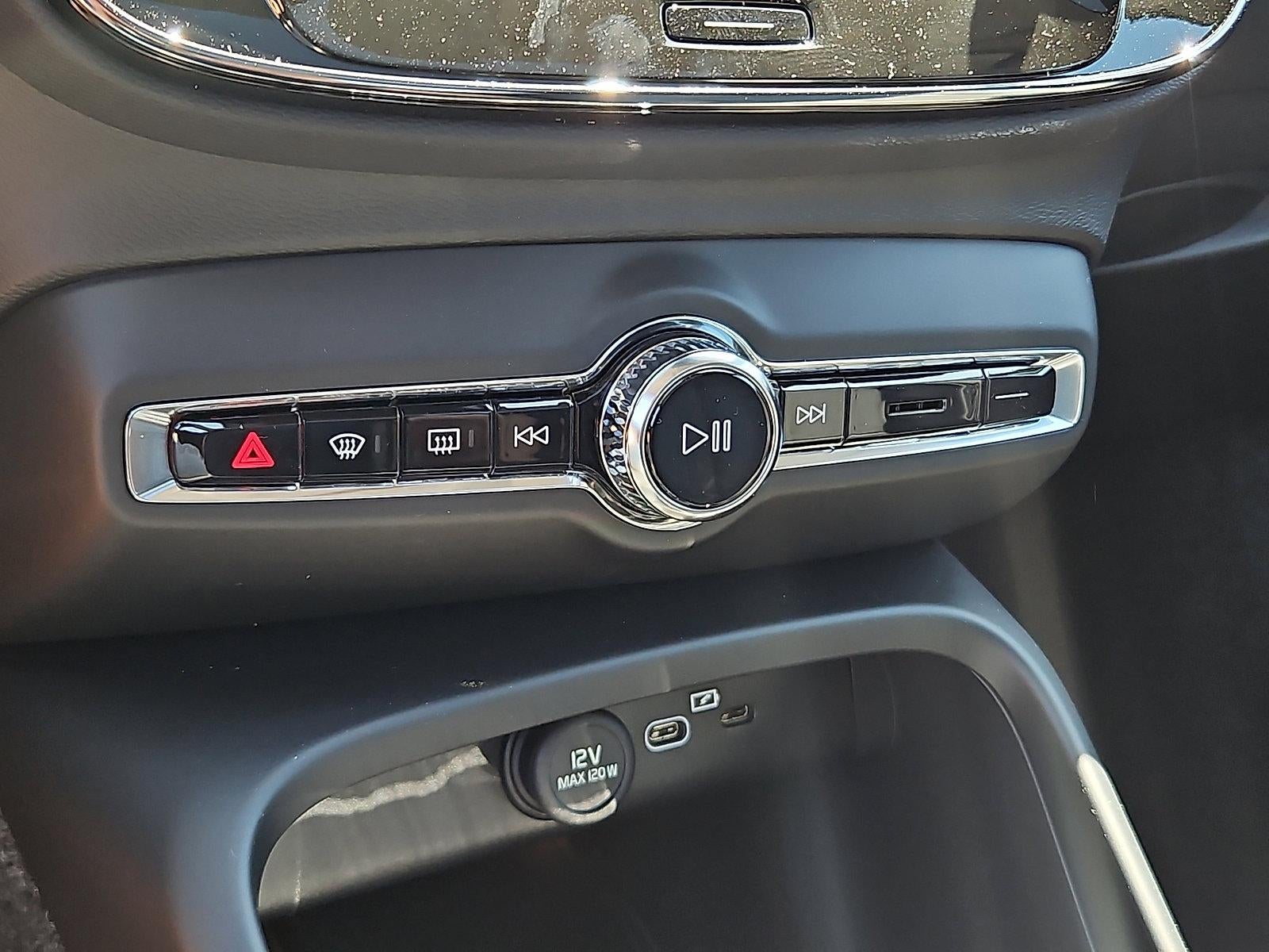 2026 Volvo XC40 B5 AWD Plus