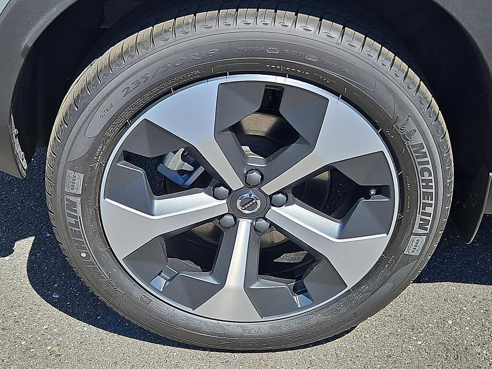 2026 Volvo XC40 B5 AWD Plus