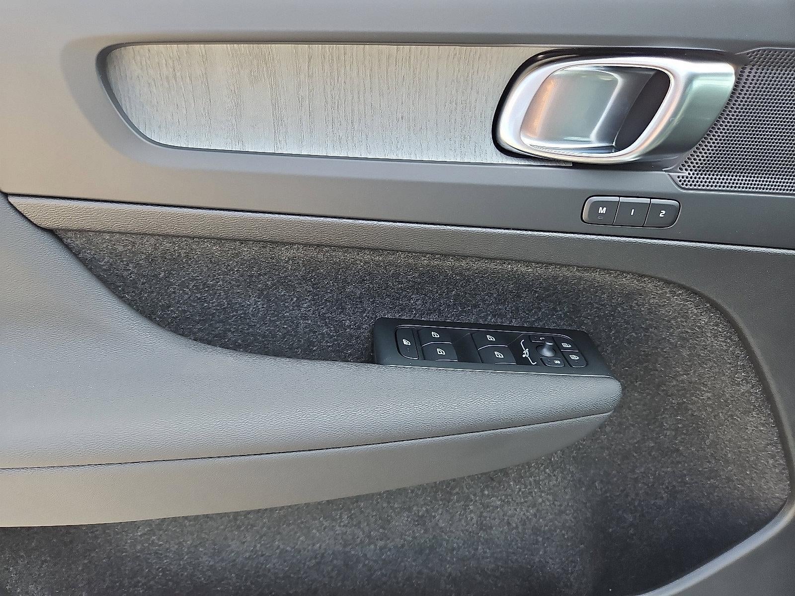 2026 Volvo XC40 B5 AWD Plus