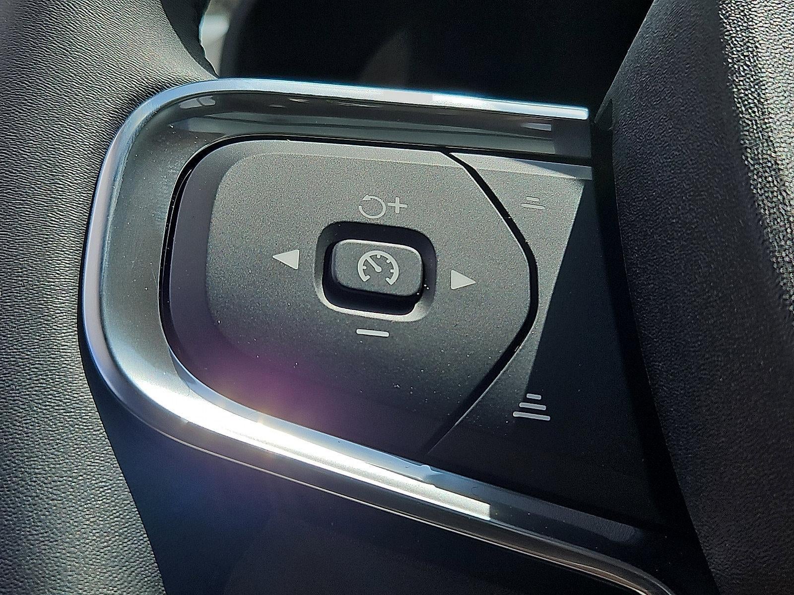 2026 Volvo XC40 B5 AWD Plus