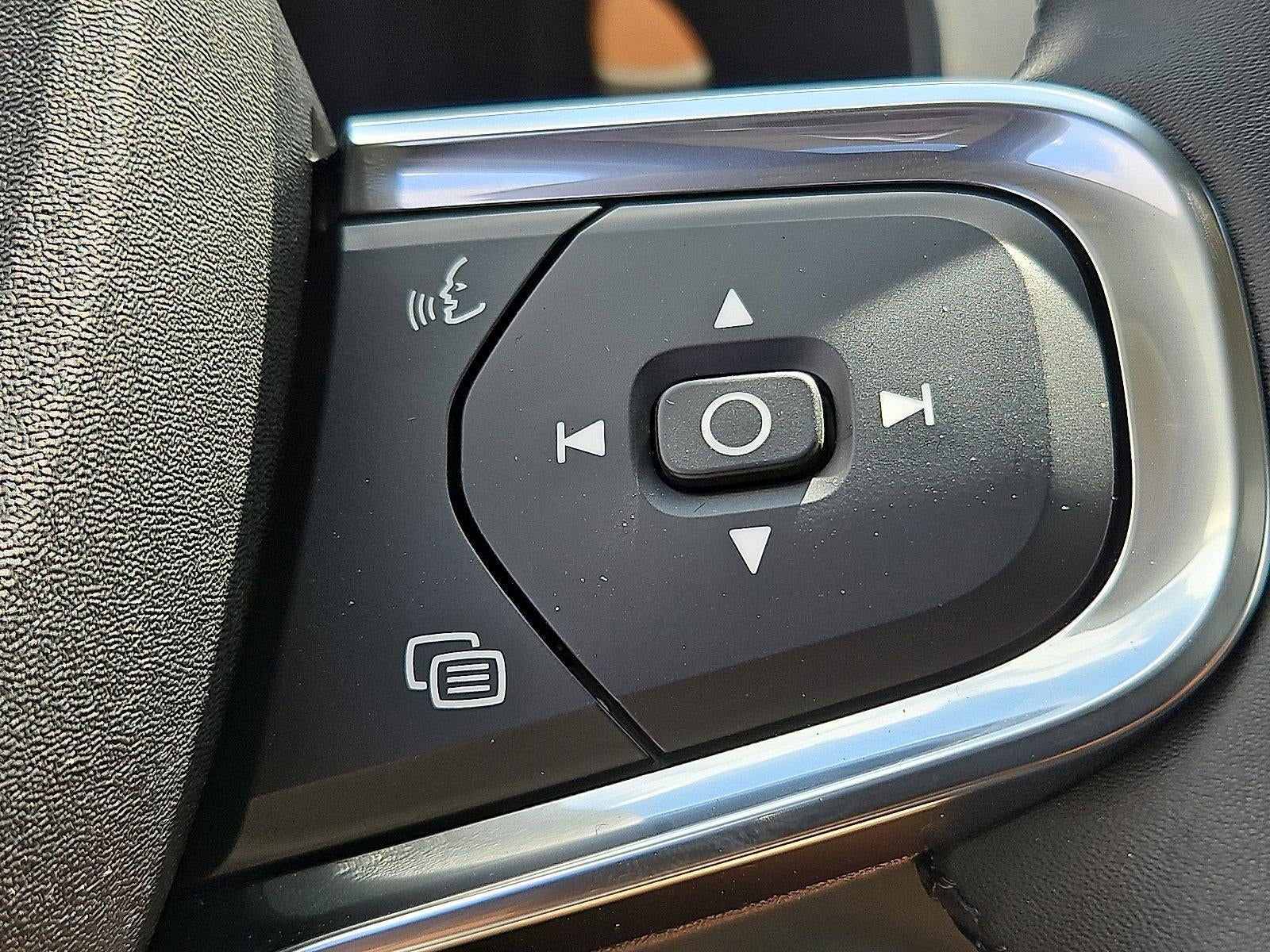 2026 Volvo XC40 B5 AWD Plus