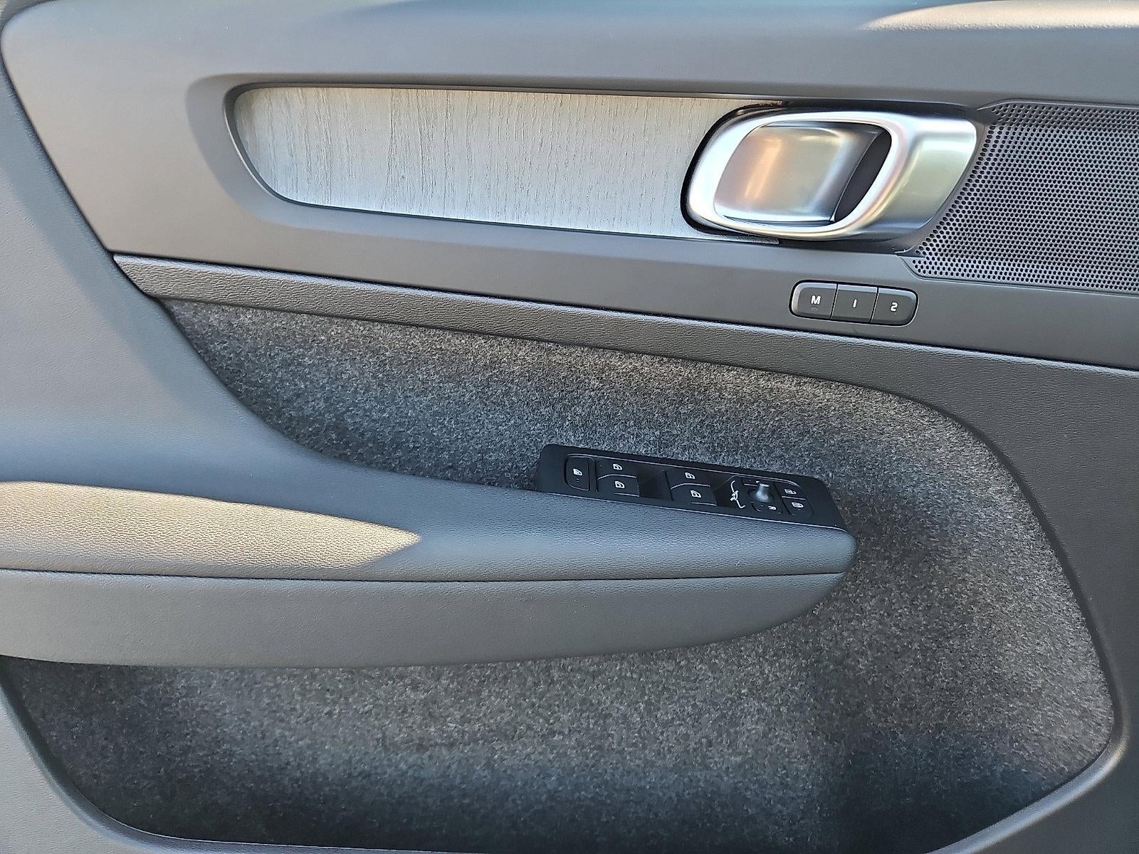 2026 Volvo XC40 B5 AWD Plus