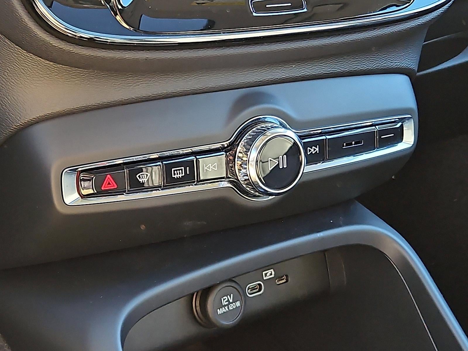 2026 Volvo XC40 B5 AWD Plus