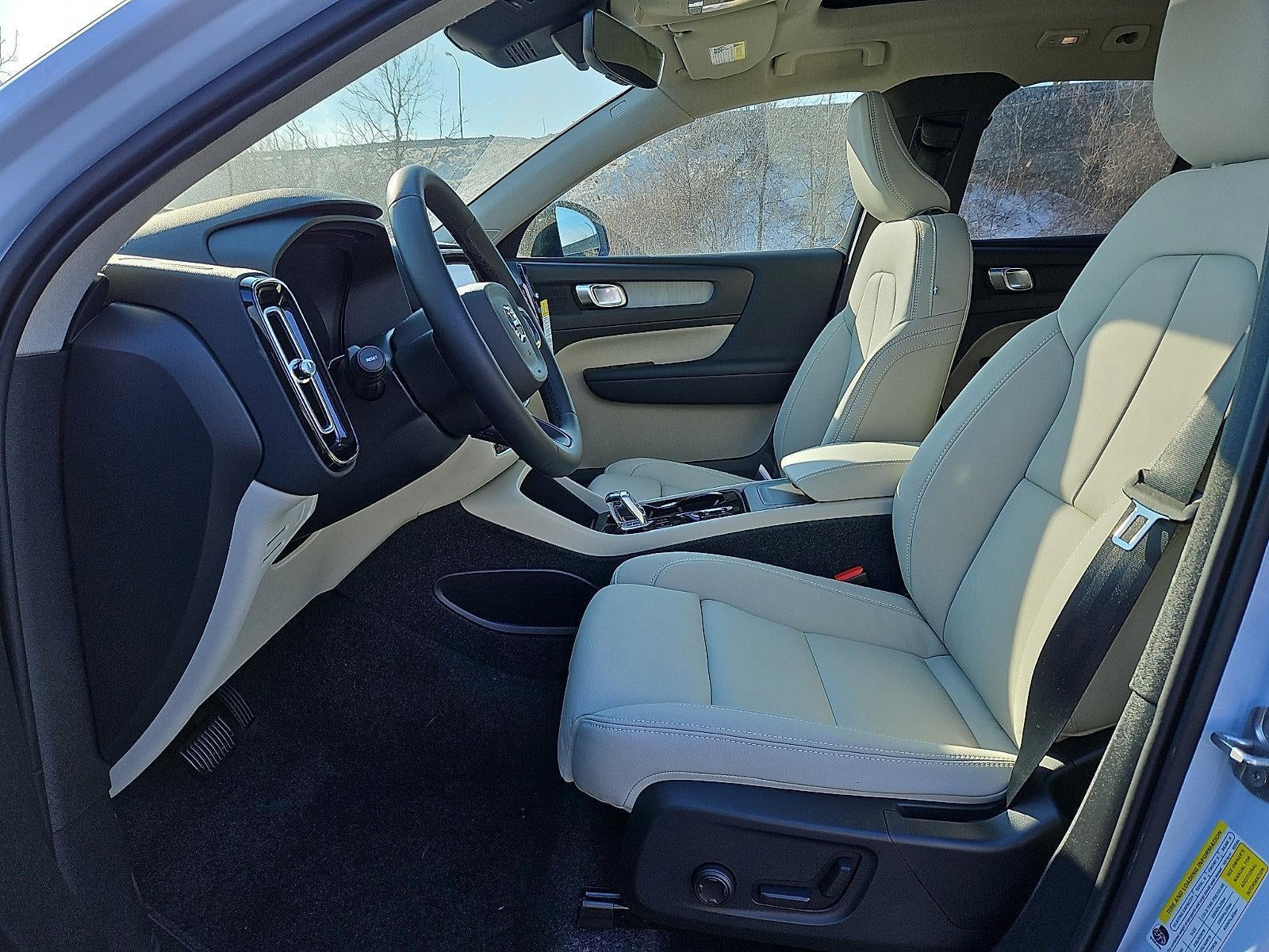 2026 Volvo XC40 B5 AWD Plus