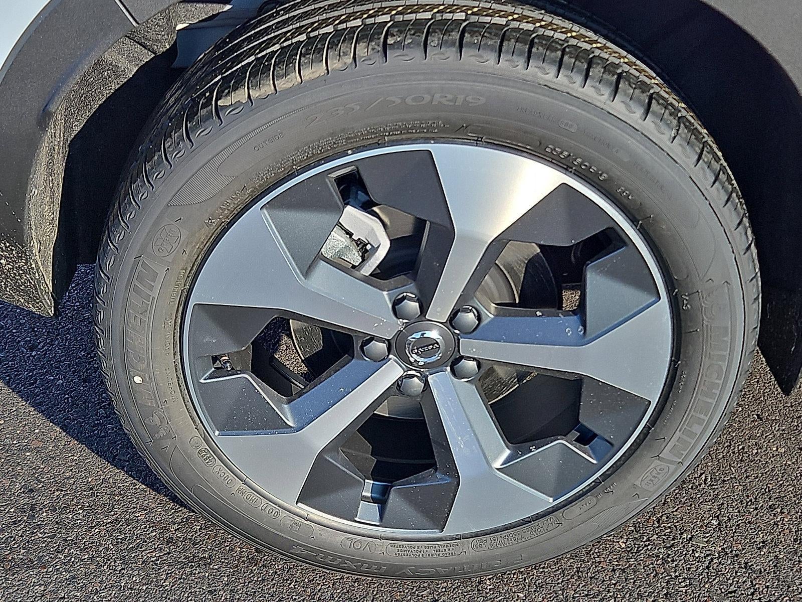 2026 Volvo XC40 B5 AWD Plus