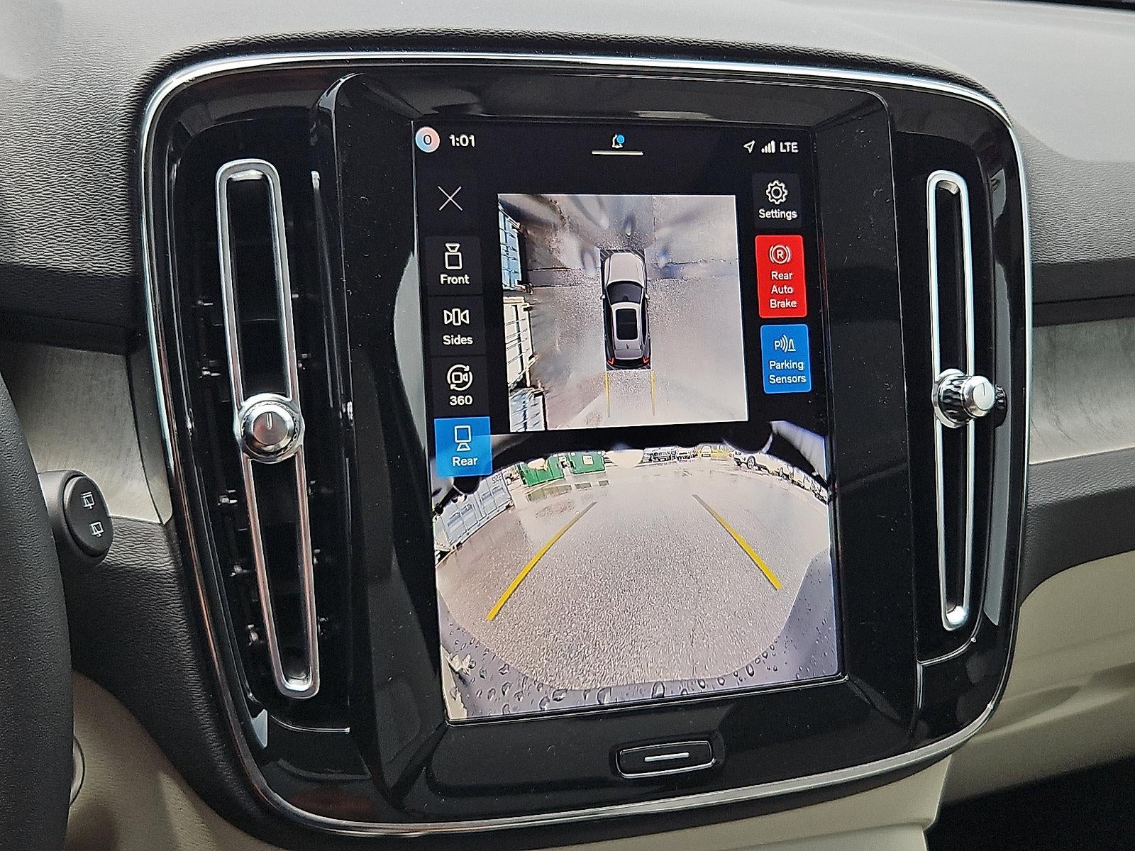 2026 Volvo XC40 B5 AWD Plus