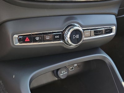 2026 Volvo XC40 B5 AWD Plus