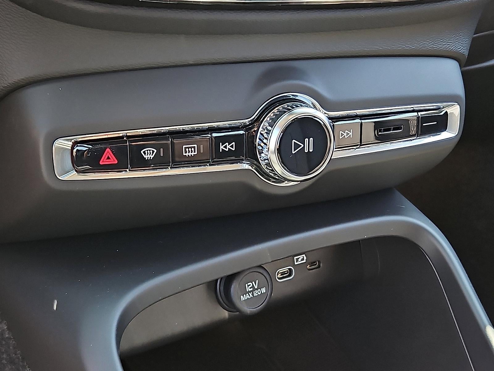 2026 Volvo XC40 B5 AWD Plus